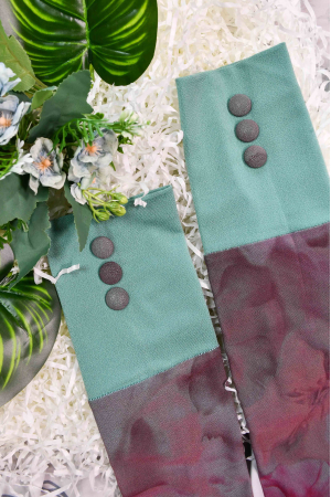 Handsocks in Green (grey button)